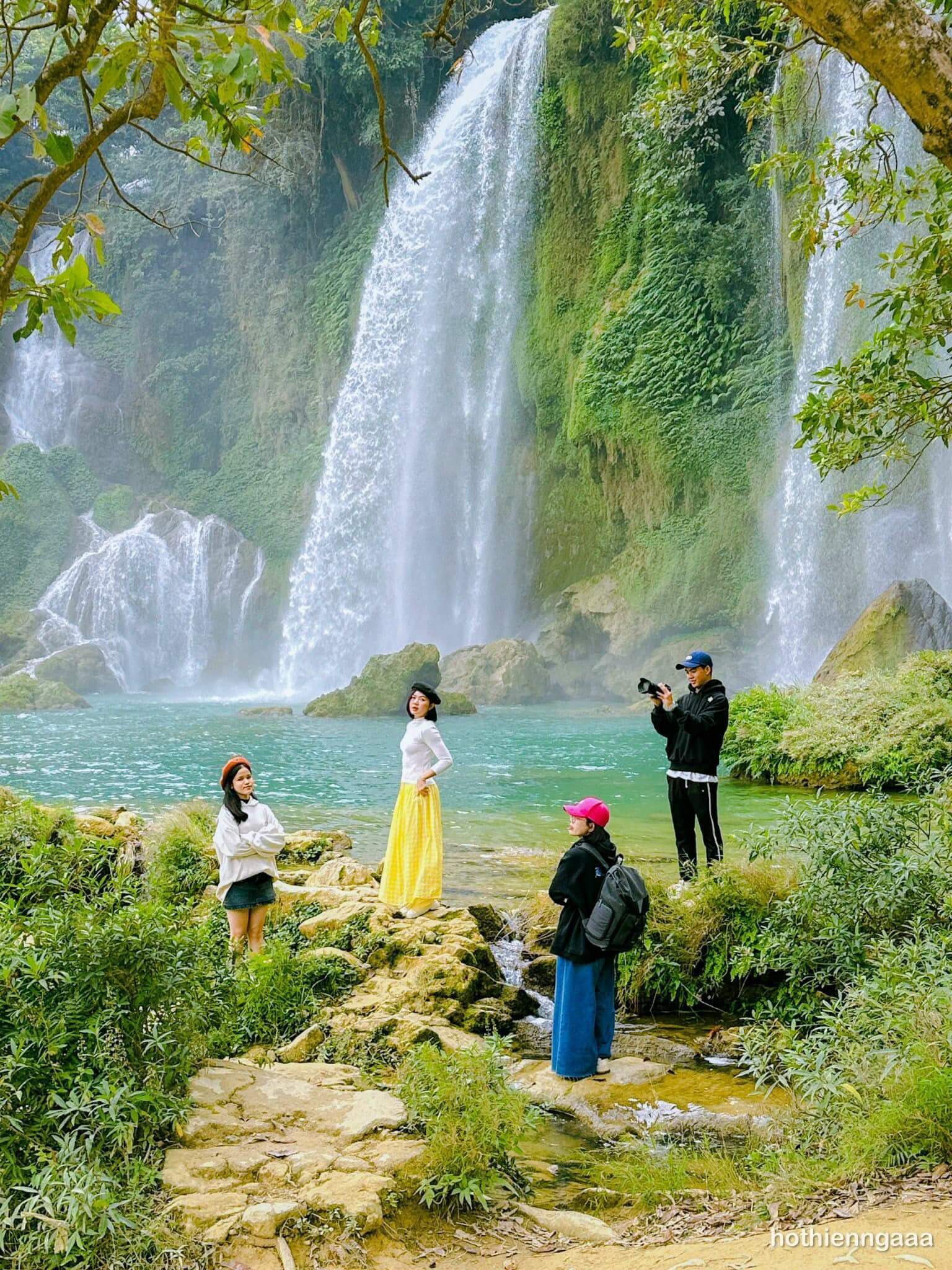 Mùa mưa là khoảng thời gian tuyệt vời để ngắm nhìn vẻ đẹp của thác Bản Giốc (Nguồn: Linh Xinh